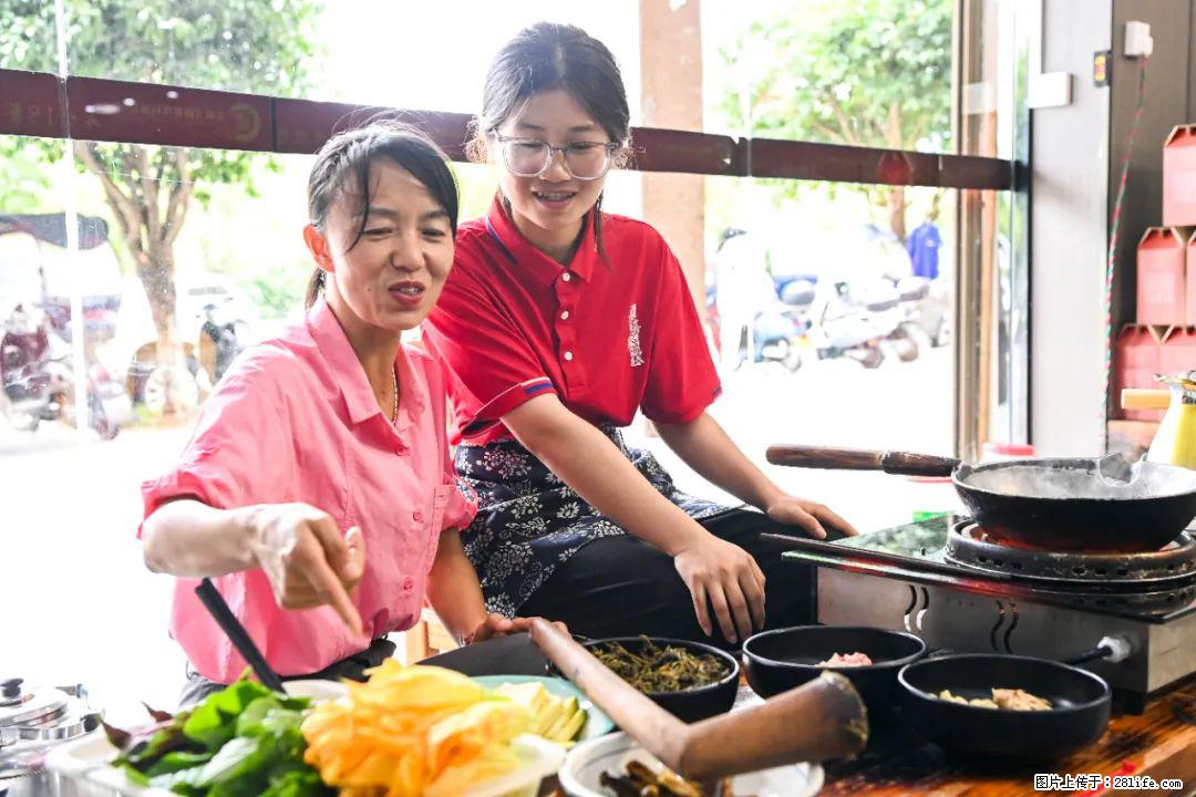 全网追的“扁担女孩”，找了一份暑假工，时薪12元 - 杭州生活资讯 - 杭州28生活网 hz.28life.net